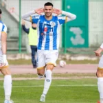Joueurs professionnels de football célébrant un but lors d’un match français